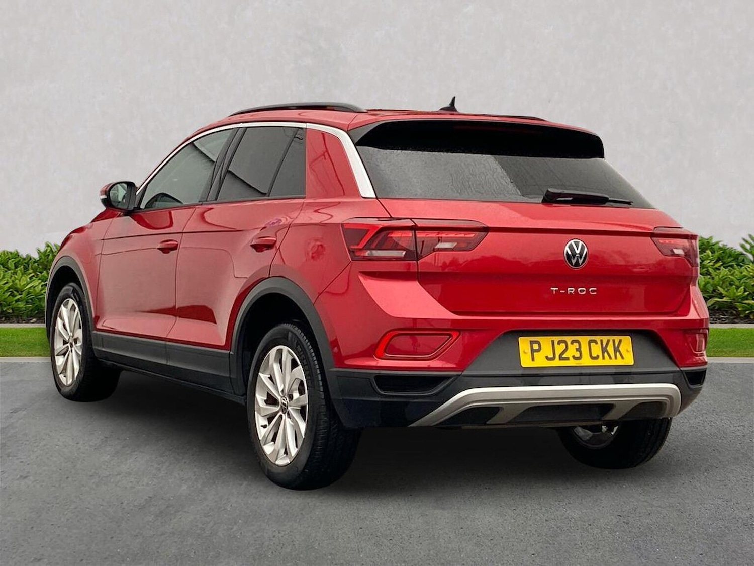 Used Volkswagen T-Roc 2023 for sale - 76809369: Photo 2