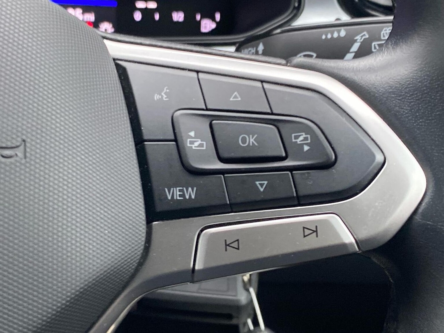 Used Volkswagen T-Roc 2023 for sale - 76809369: Photo 25