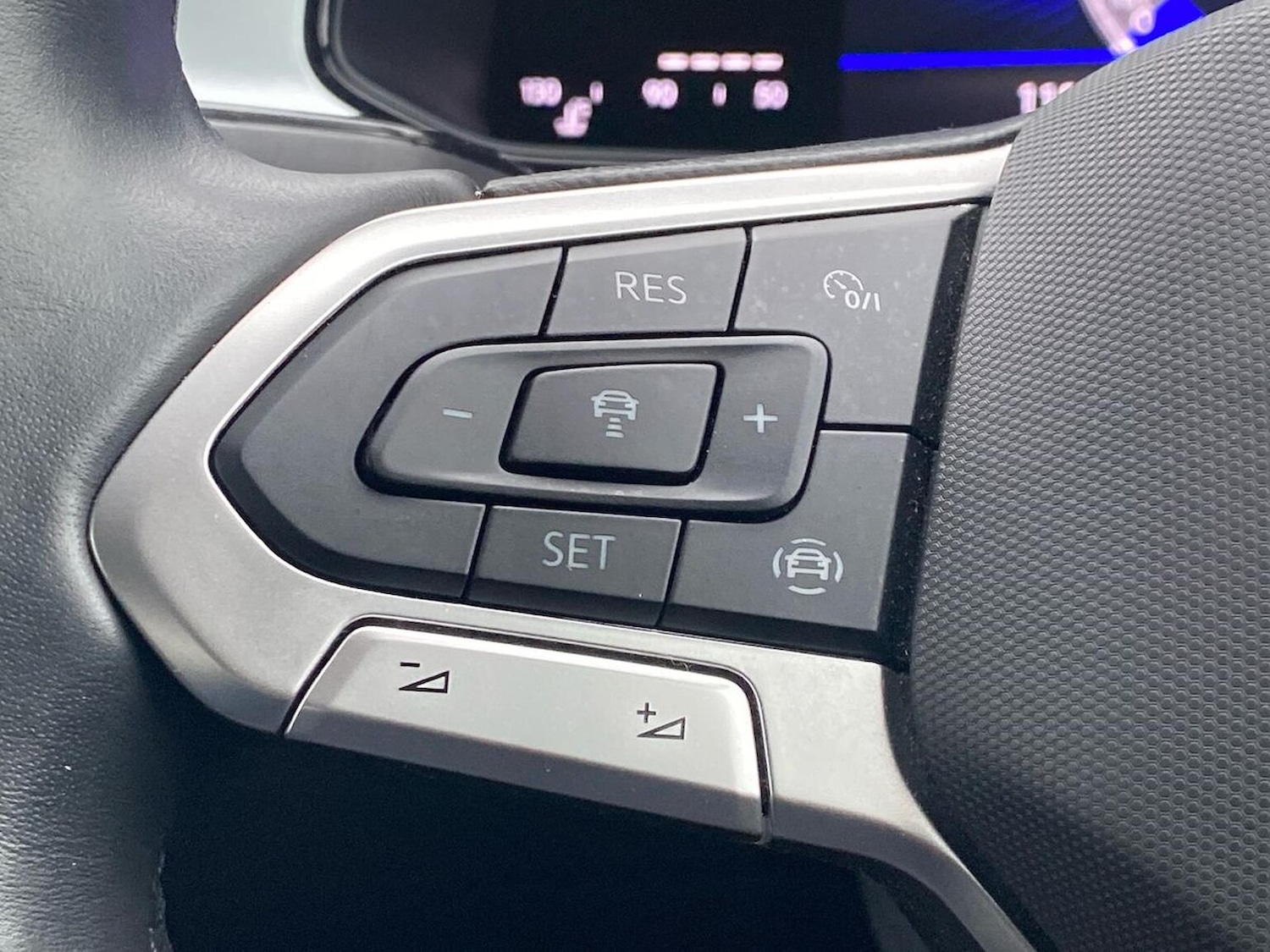 Used Volkswagen T-Roc 2023 for sale - 76809369: Photo 26