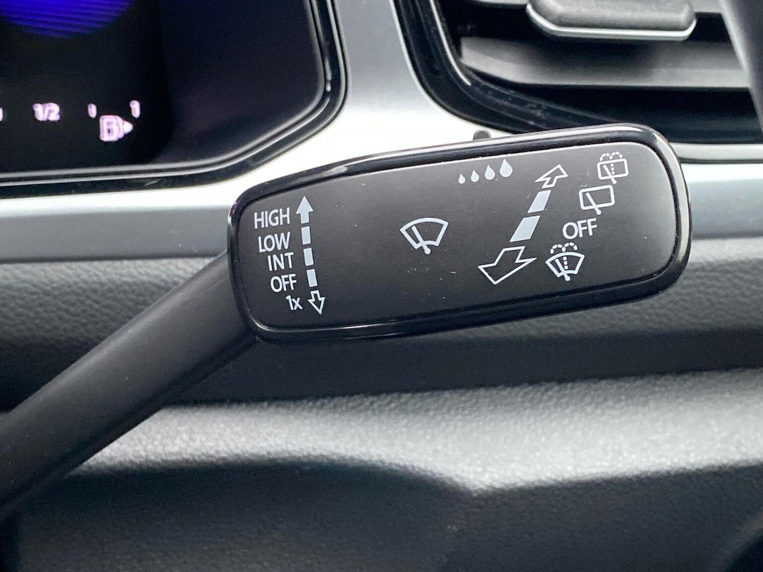 Used Volkswagen T-Roc 2023 for sale - 76809369: Photo 27