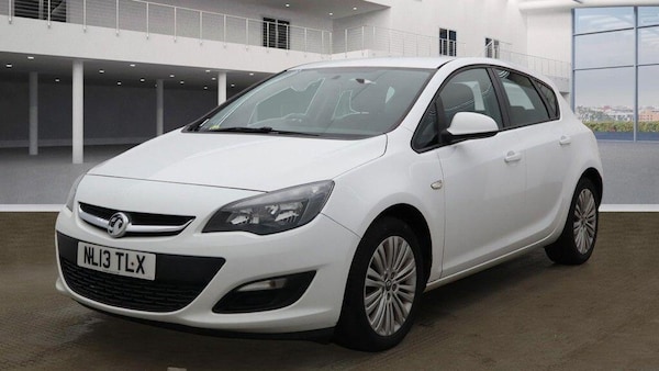 Used Vauxhall Astra 2013 for sale - 76214508: Photo 2