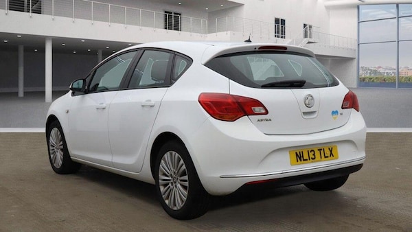 Used Vauxhall Astra 2013 for sale - 76214508: Photo 3