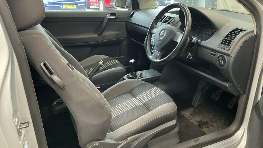 Used Volkswagen Polo 2009 for sale - 76380625: Photo 9