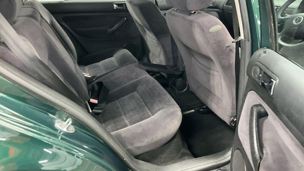 Used Volkswagen Golf 2002 for sale - 76306582: Photo 8