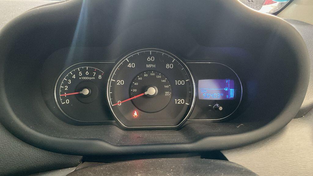 Used Hyundai i10 2014 for sale - 76473112: Photo 10