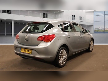 Used Vauxhall Astra 2015 for sale - 76215023: Photo