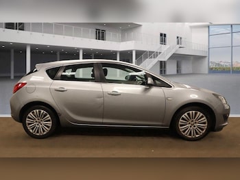 Used Vauxhall Astra 2015 for sale - 76215023: Photo