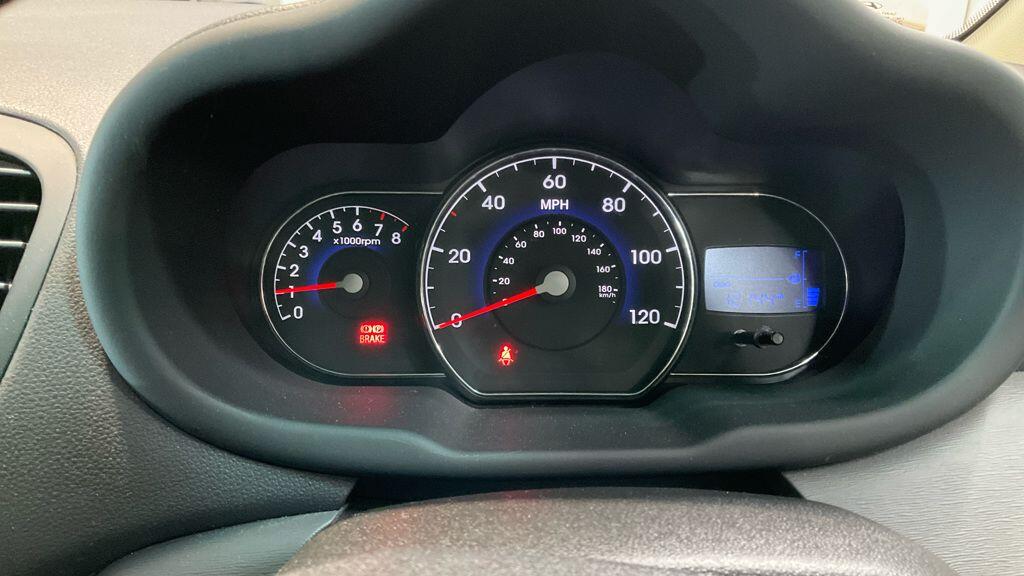 Used Hyundai i10 2012 for sale - 76472715: Photo 10