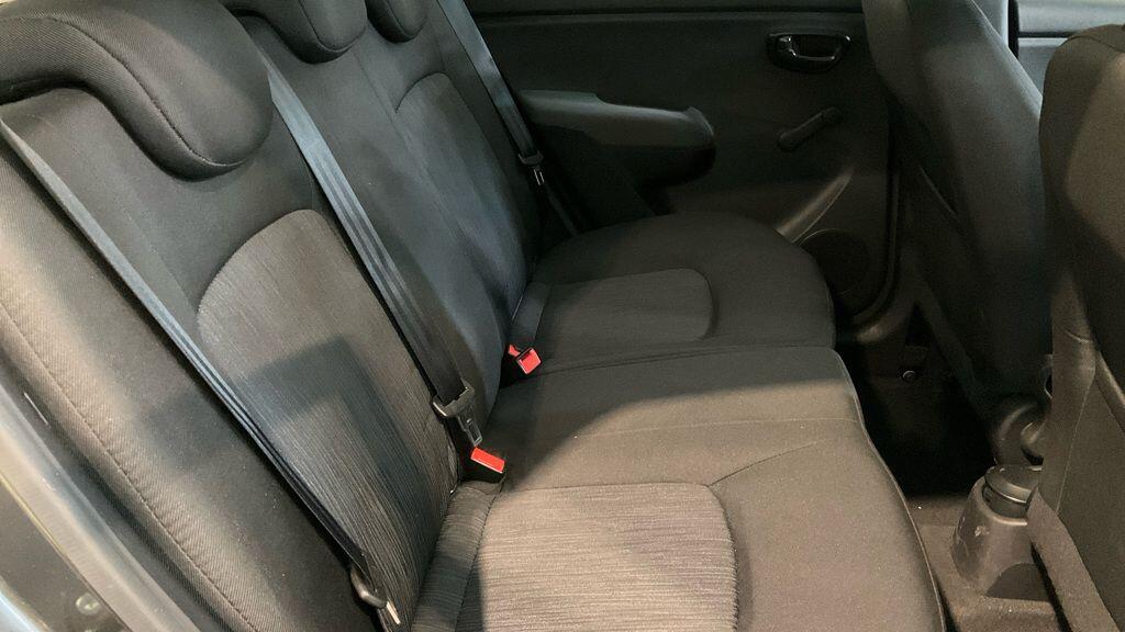 Used Hyundai i10 2012 for sale - 76472715: Photo 8