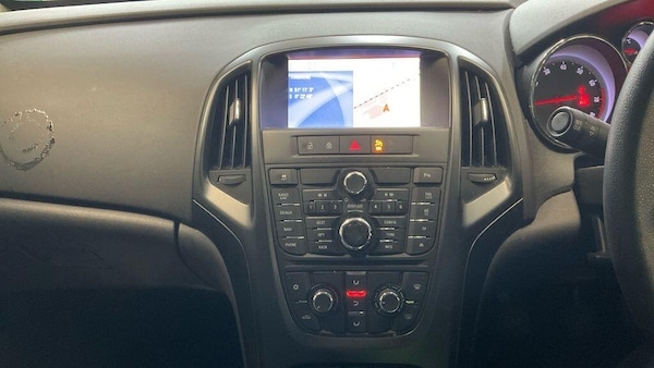 Used Vauxhall Astra 2012 for sale - 76214430: Photo 2