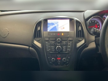 Used Vauxhall Astra 2012 for sale - 76214430: Photo 2