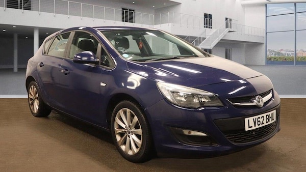 Used Vauxhall Astra 2012 for sale - 76214430: Photo 3