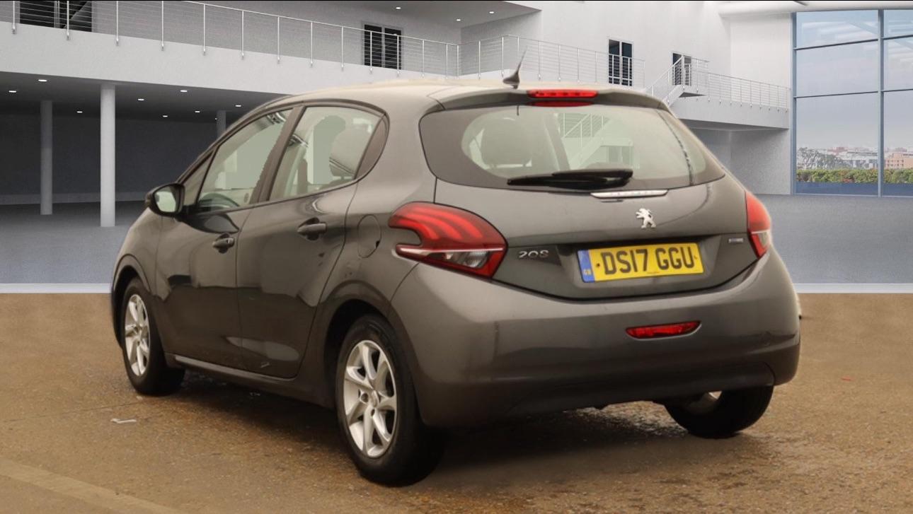Used Peugeot 208 2017 for sale - 76099536: Photo 2