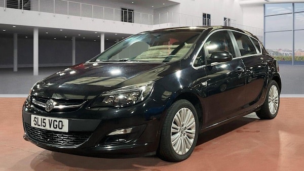 Used Vauxhall Astra 2015 for sale - 76215249: Photo 2