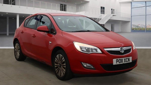 Used Vauxhall Astra 2011 for sale - 76215115: Photo 1