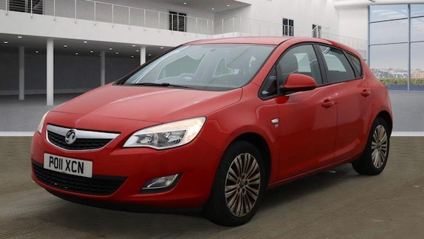 Used Vauxhall Astra 2011 for sale - 76215115: Photo 2