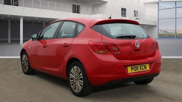 Used Vauxhall Astra 2011 for sale - 76215115: Photo 3