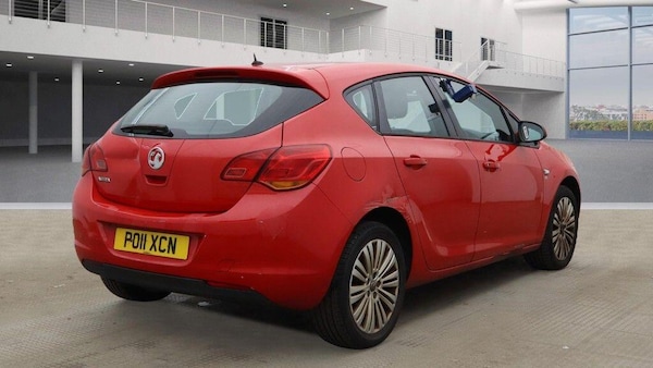 Used Vauxhall Astra 2011 for sale - 76215115: Photo 4