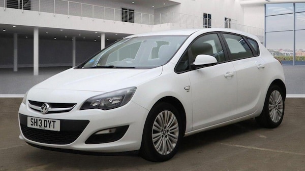 Used Vauxhall Astra 2013 for sale - 76295201: Photo 2