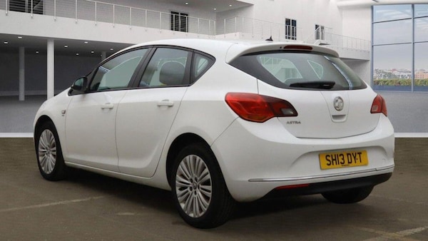 Used Vauxhall Astra 2013 for sale - 76295201: Photo 3