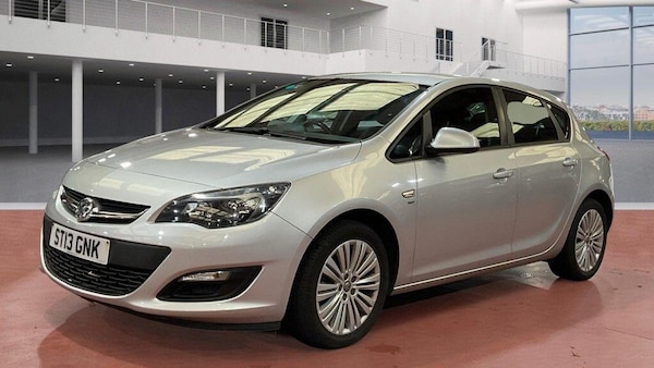 Used Vauxhall Astra 2013 for sale - 76228091: Photo 2