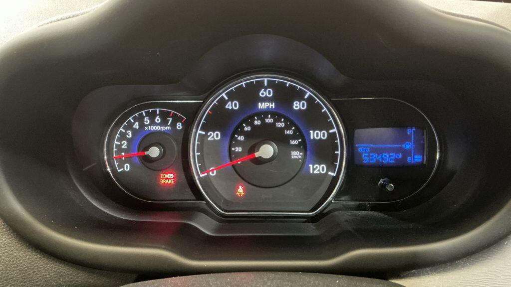 Used Hyundai i10 2012 for sale - 76512466: Photo 9