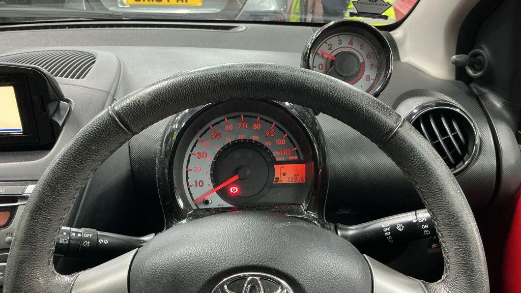 Used Toyota AYGO 2014 for sale - 76472803: Photo 10