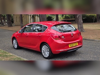 Used Vauxhall Astra 2015 for sale - 76227100: Photo