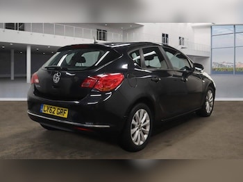 Used Vauxhall Astra 2013 for sale - 76036036: Photo