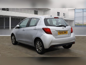 Used Toyota Yaris 2015 for sale - 76484568: Photo