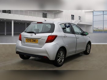 Used Toyota Yaris 2015 for sale - 76484568: Photo