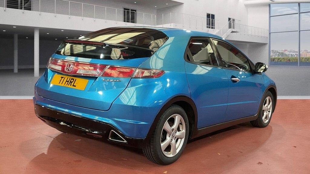 Used Honda Civic 2010 for sale - 76307456: Photo 4