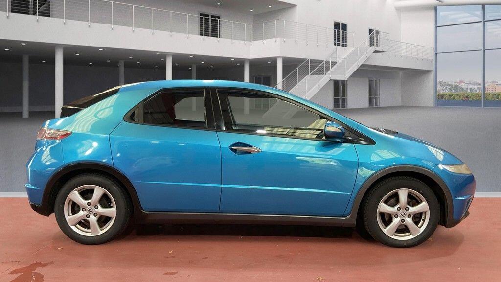 Used Honda Civic 2010 for sale - 76307456: Photo 5