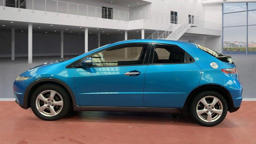 Used Honda Civic 2010 for sale - 76307456: Photo 6