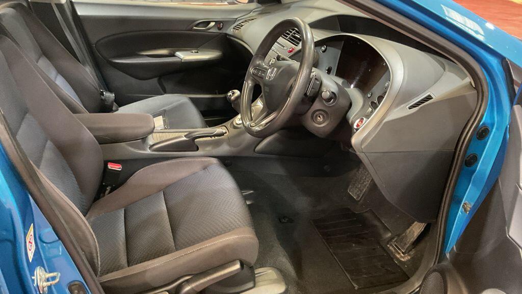 Used Honda Civic 2010 for sale - 76307456: Photo 9