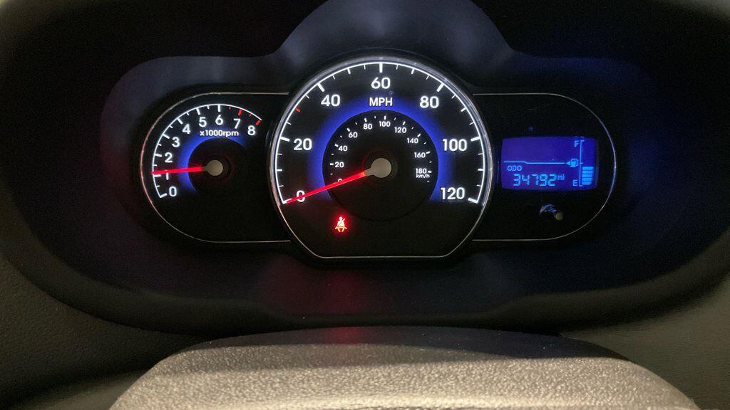 Used Hyundai i10 2011 for sale - 76728192: Photo 10