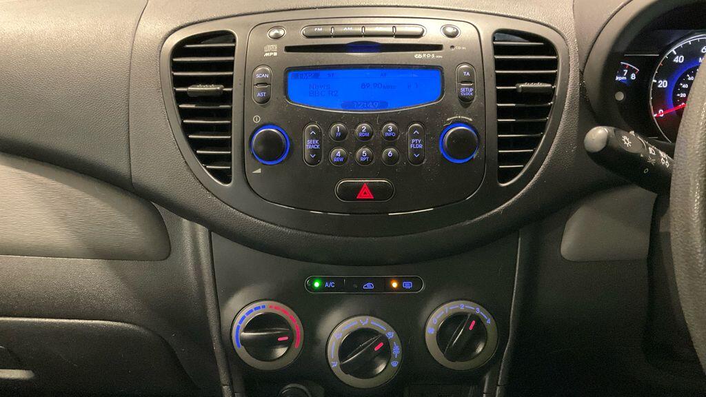 Used Hyundai i10 2011 for sale - 76728192: Photo 11