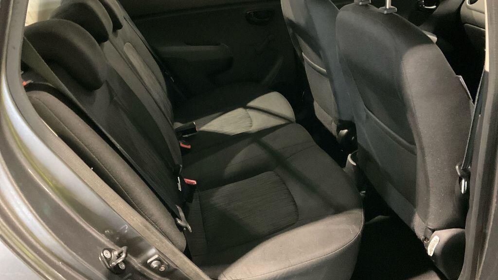 Used Hyundai i10 2011 for sale - 76728192: Photo 8