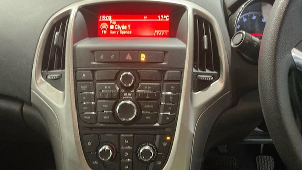 Used Vauxhall Astra 2010 for sale - 76215257: Photo 10