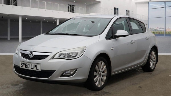 Used Vauxhall Astra 2010 for sale - 76215257: Photo 1