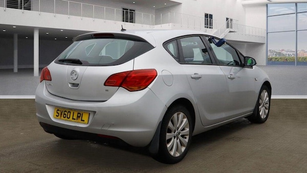 Used Vauxhall Astra 2010 for sale - 76215257: Photo 3