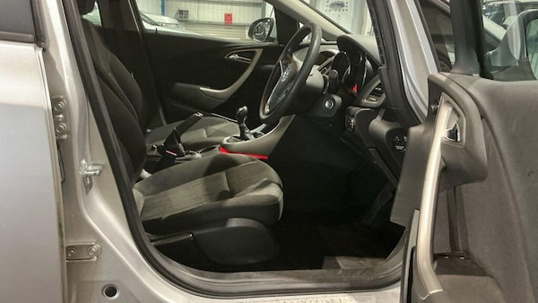 Used Vauxhall Astra 2010 for sale - 76215257: Photo 8
