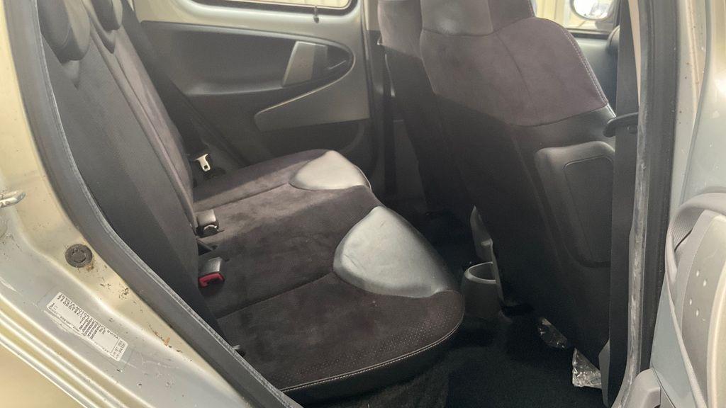 Used Toyota AYGO 2012 for sale - 76108385: Photo 6