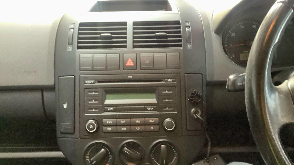 Used Volkswagen Polo 2009 for sale - 76735137: Photo 9