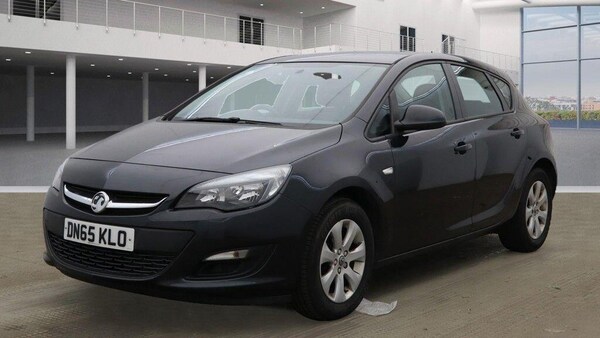 Used Vauxhall Astra 2015 for sale - 76214947: Photo 2