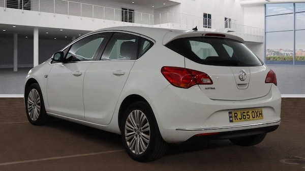 Used Vauxhall Astra 2015 for sale - 76226540: Photo 3