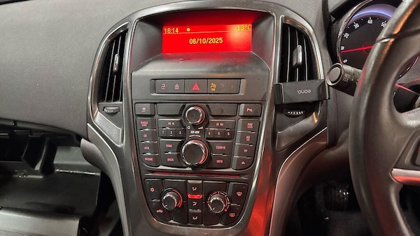 Used Vauxhall Astra 2010 for sale - 76295848: Photo 11