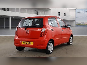 Used Hyundai i10 2013 for sale - 76136558: Photo