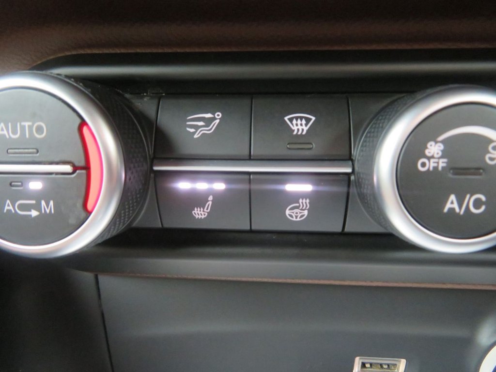Used Alfa Romeo Stelvio 2018 for sale - 76105426: Photo 12