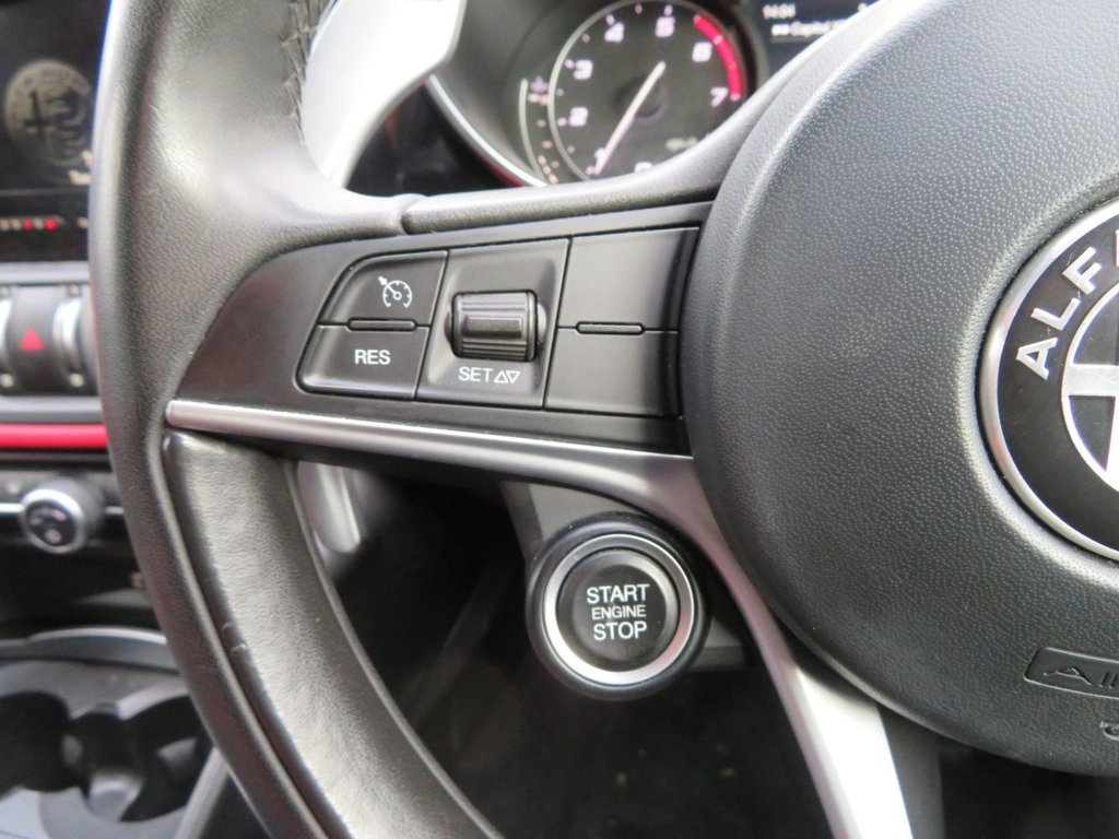 Used Alfa Romeo Giulia 2017 for sale - 77263318: Photo 13